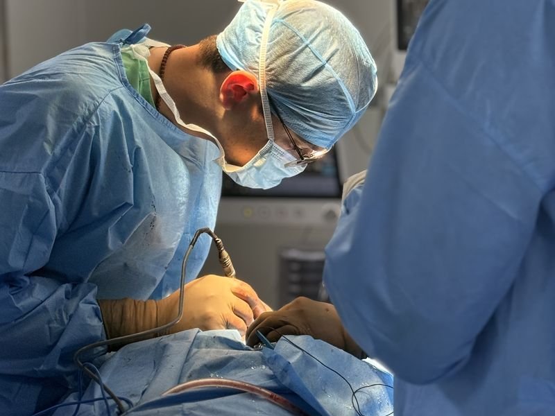 Dr Prabhat Yaji performing cancer surgery at ARC Cancer Hospital